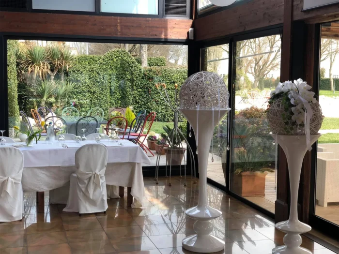 Tavoli Allestiti Sala Interna Trattoria al Ponte Lusia